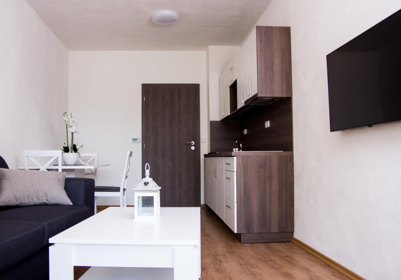 Apartment Adh *